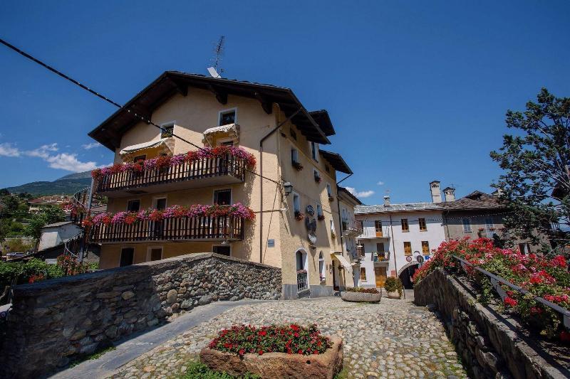 Hotel Cecchin Aosta Exteriör bild