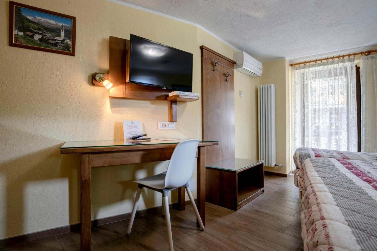 Hotel Cecchin Aosta Exteriör bild