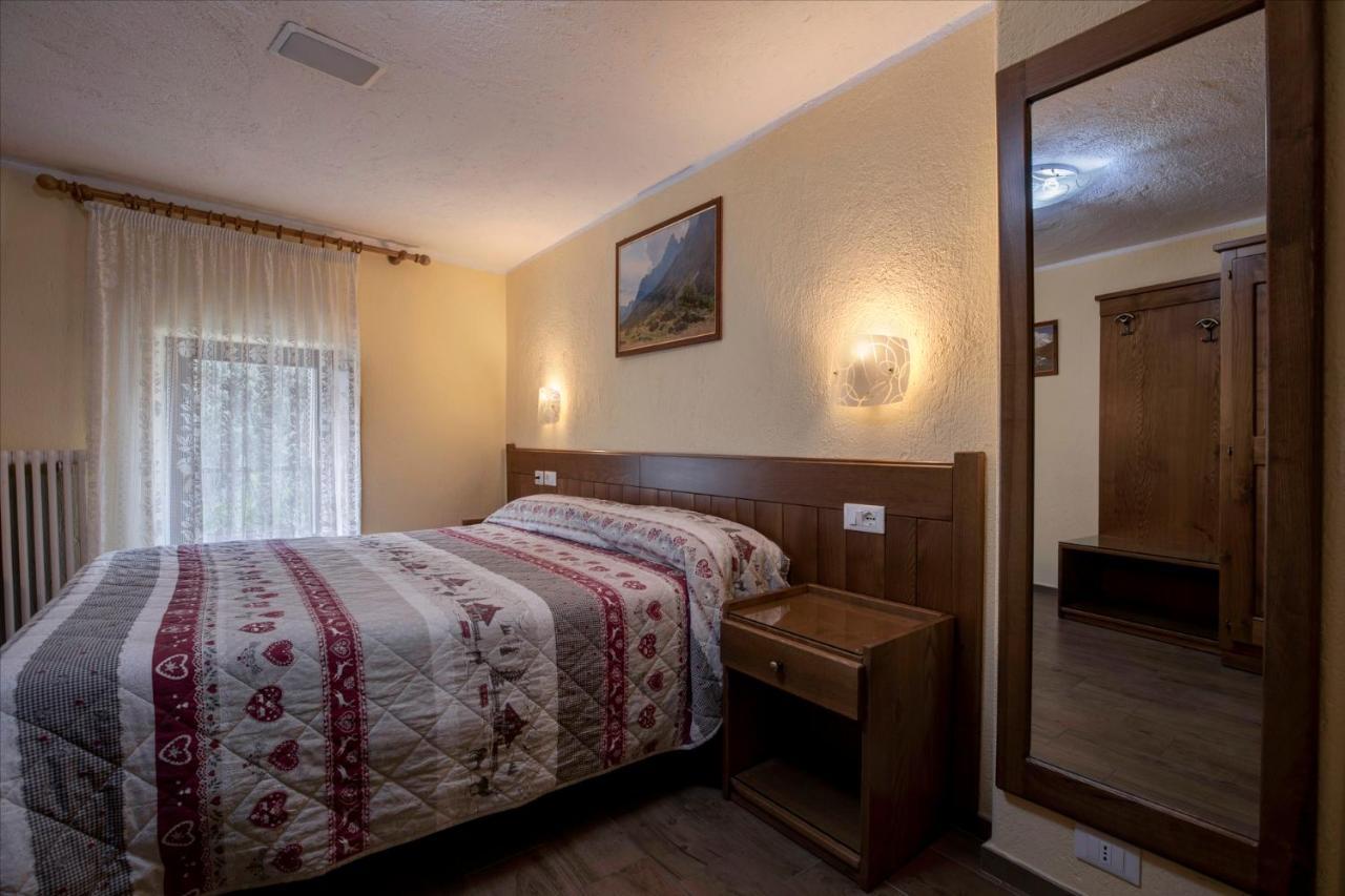 Hotel Cecchin Aosta Exteriör bild