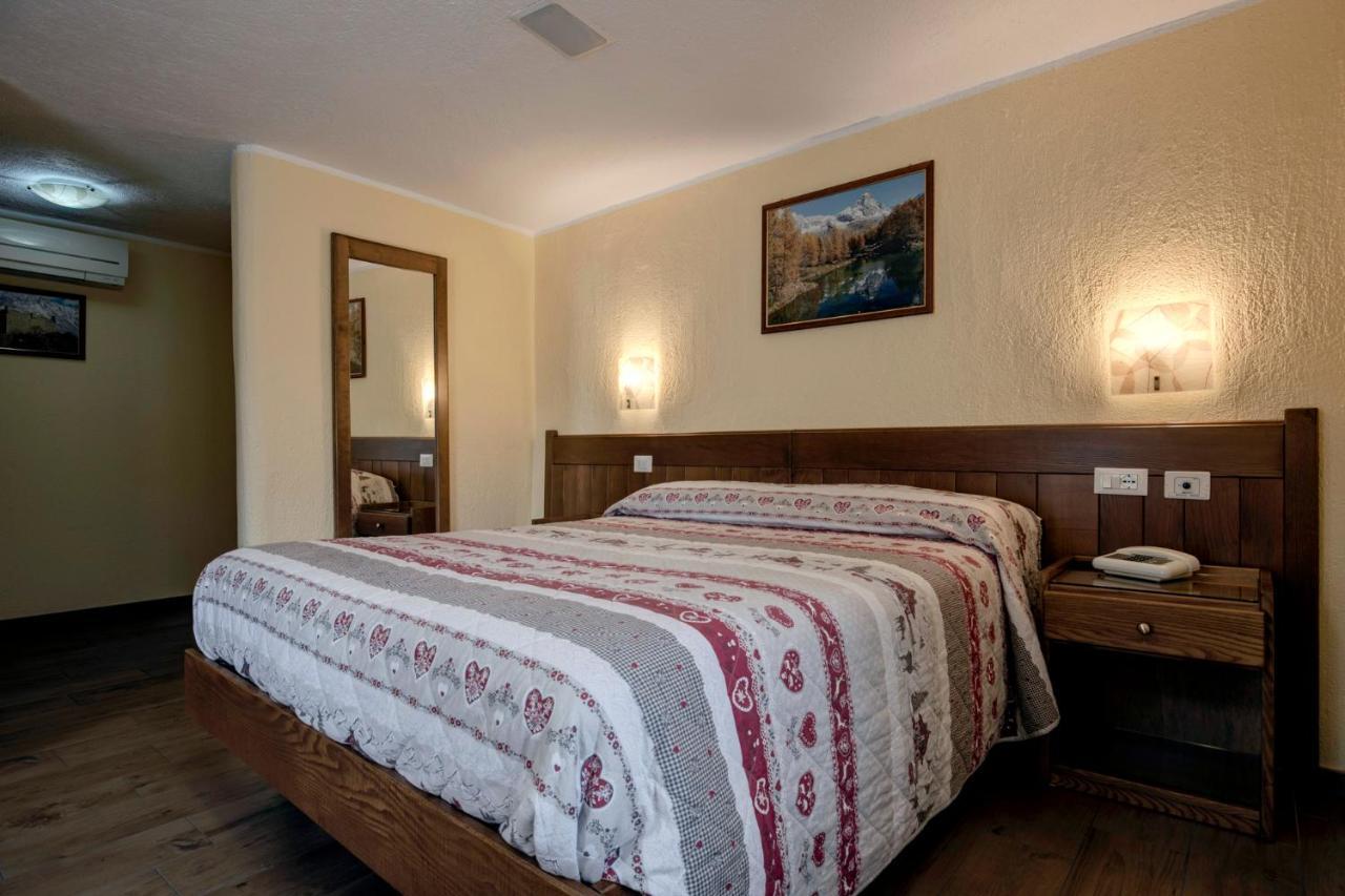 Hotel Cecchin Aosta Exteriör bild