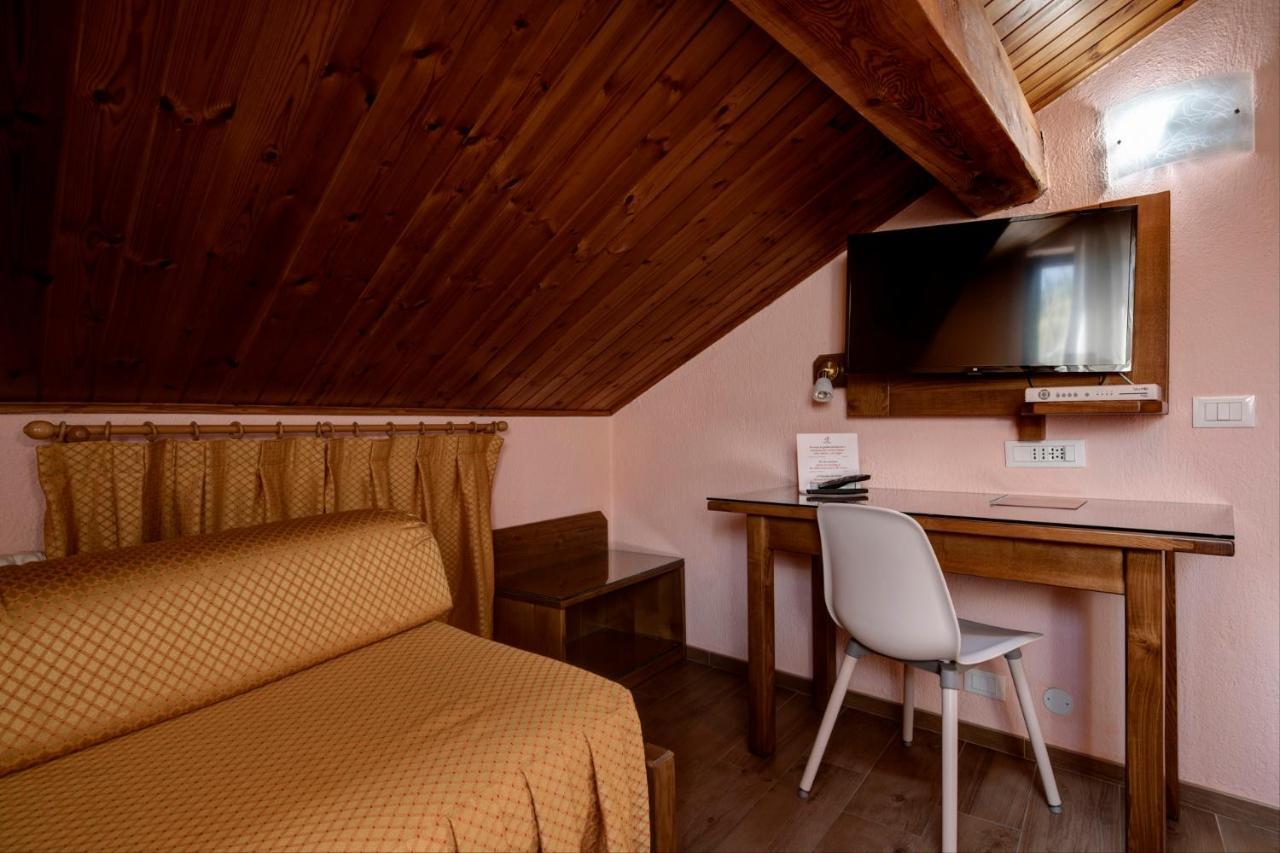 Hotel Cecchin Aosta Exteriör bild