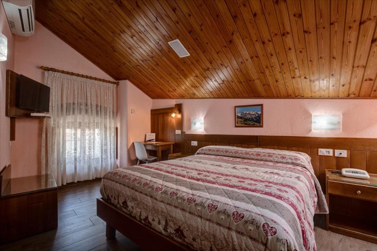 Hotel Cecchin Aosta Exteriör bild