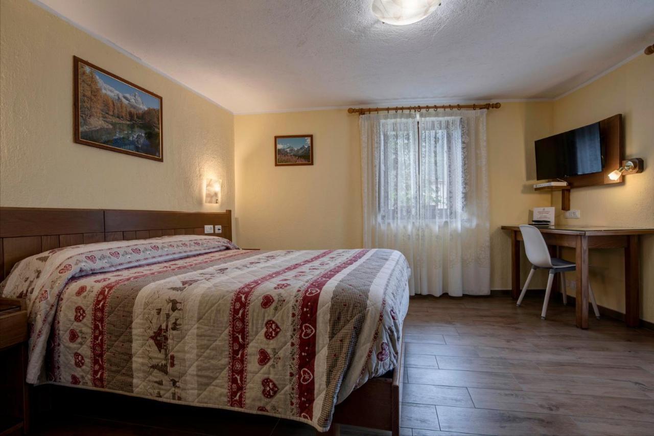 Hotel Cecchin Aosta Exteriör bild