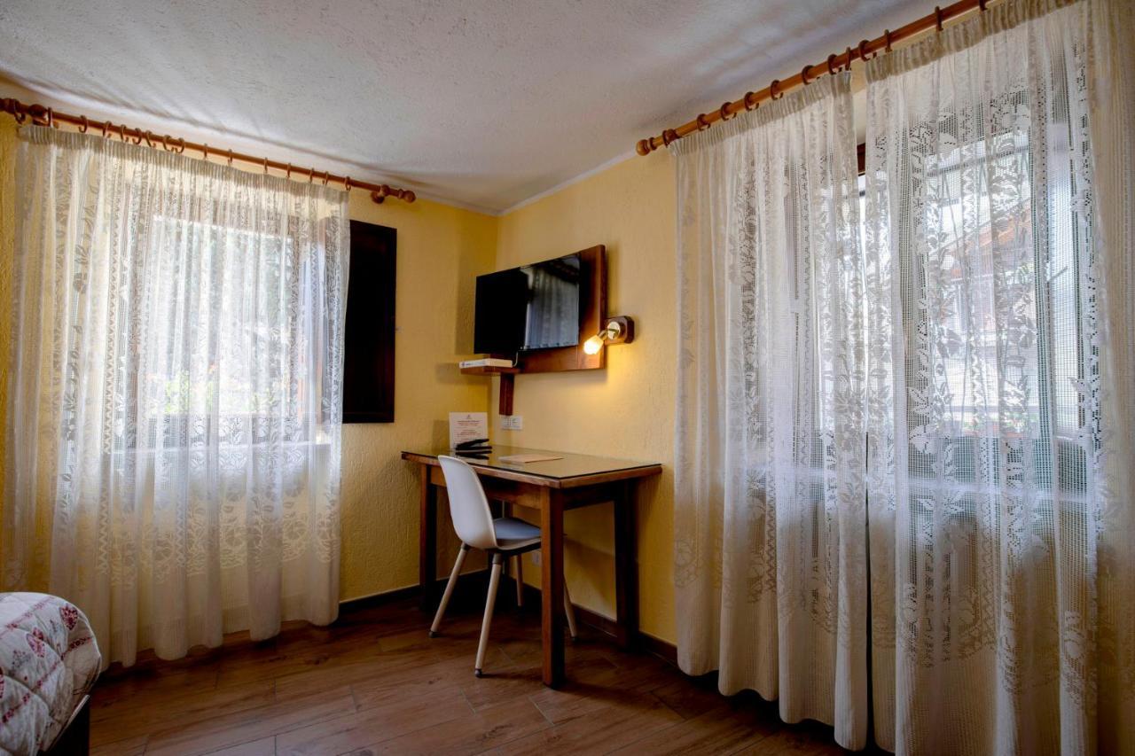 Hotel Cecchin Aosta Exteriör bild