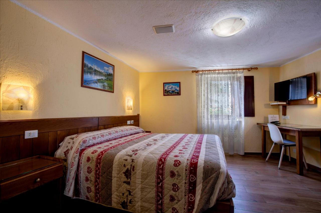 Hotel Cecchin Aosta Exteriör bild