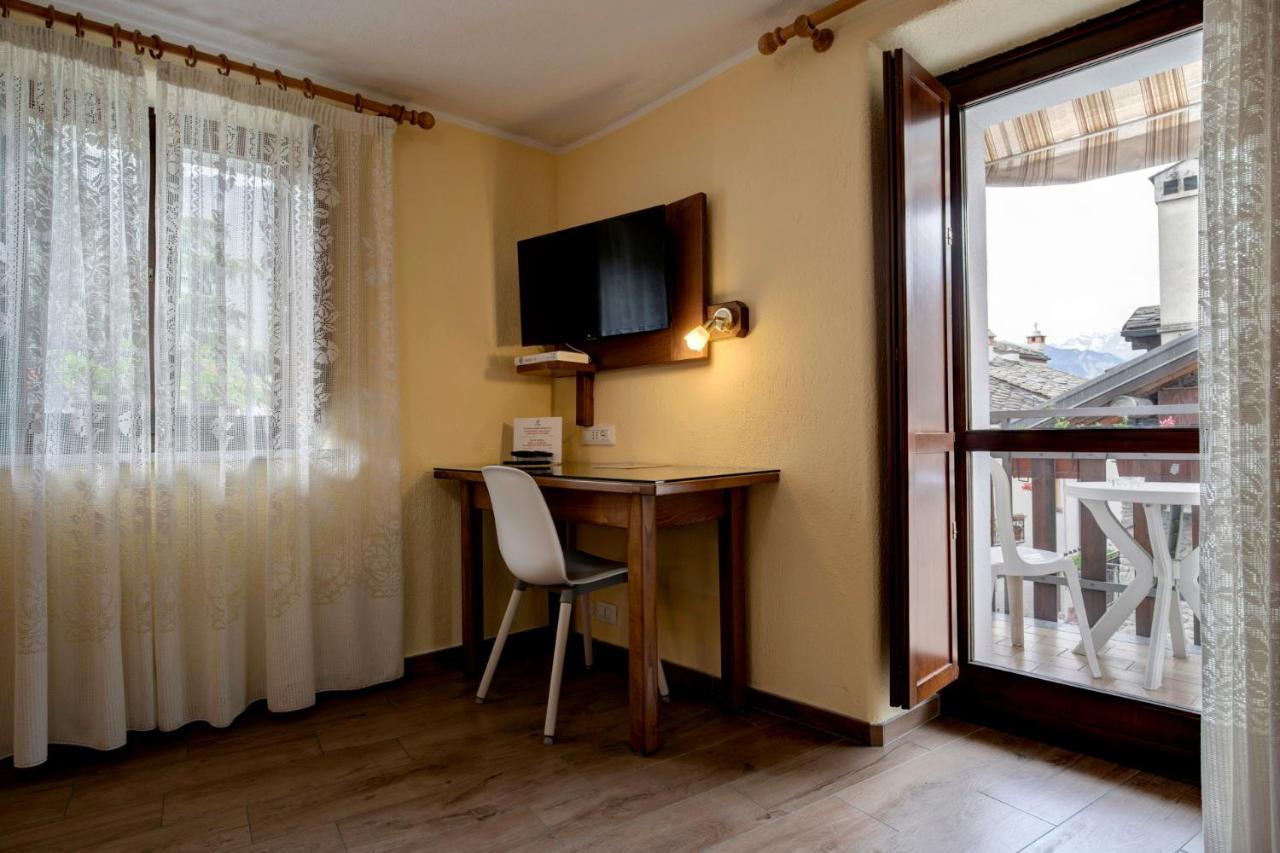 Hotel Cecchin Aosta Exteriör bild