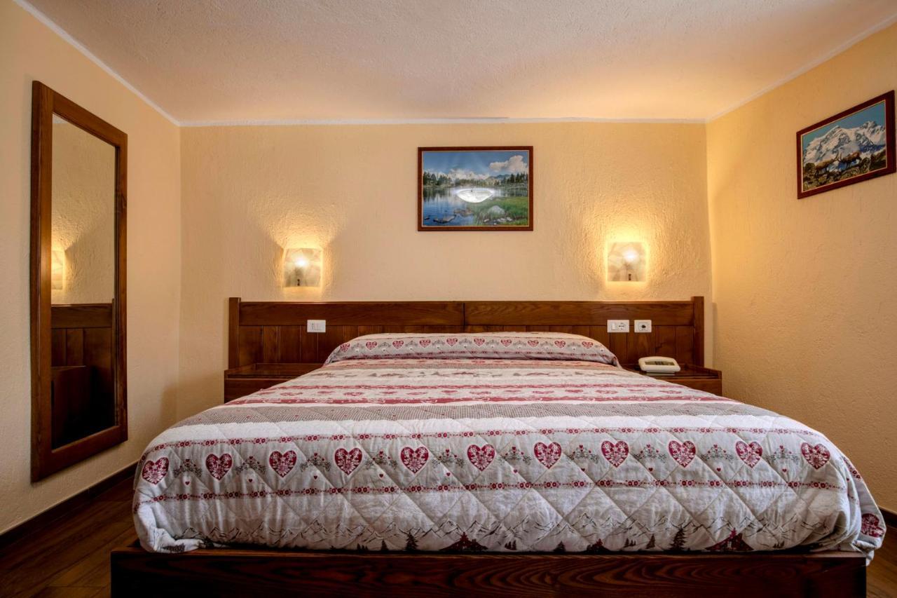 Hotel Cecchin Aosta Exteriör bild