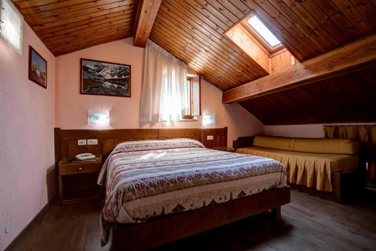 Hotel Cecchin Aosta Exteriör bild