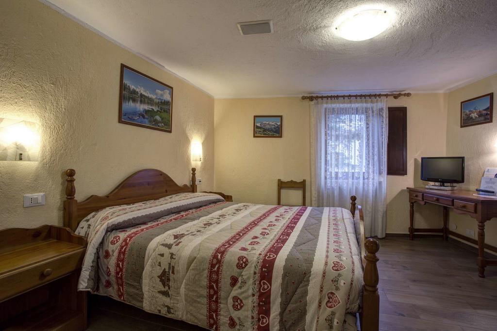 Hotel Cecchin Aosta Exteriör bild