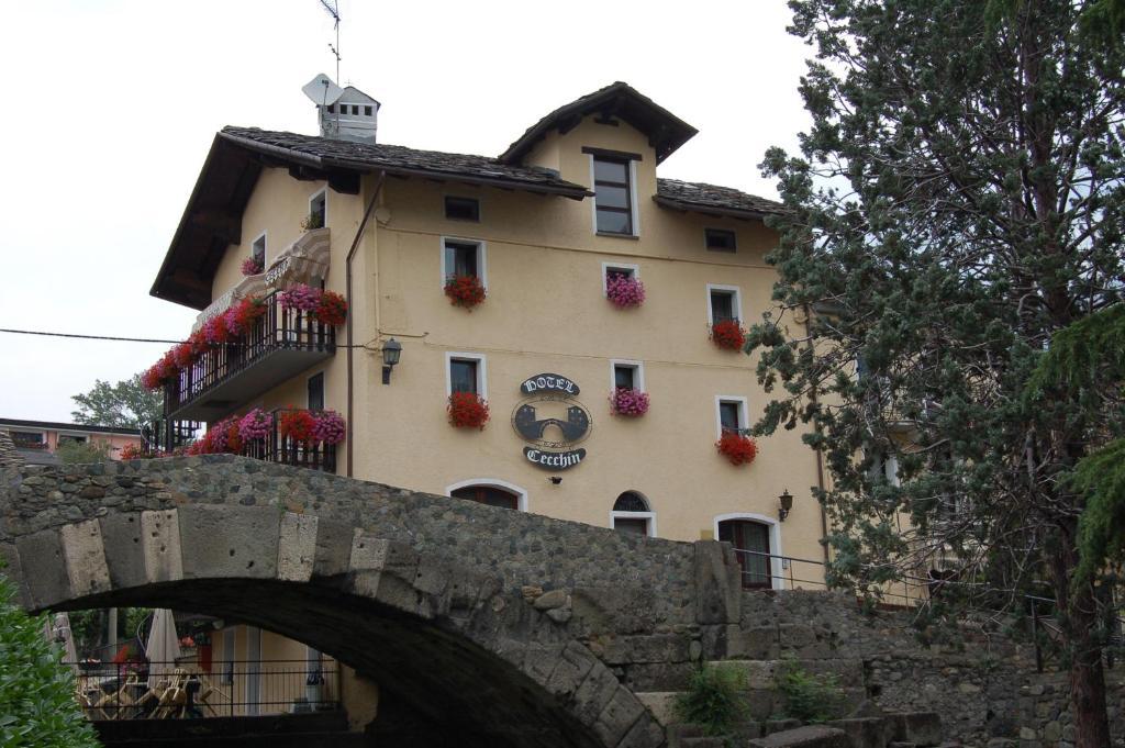 Hotel Cecchin Aosta Exteriör bild