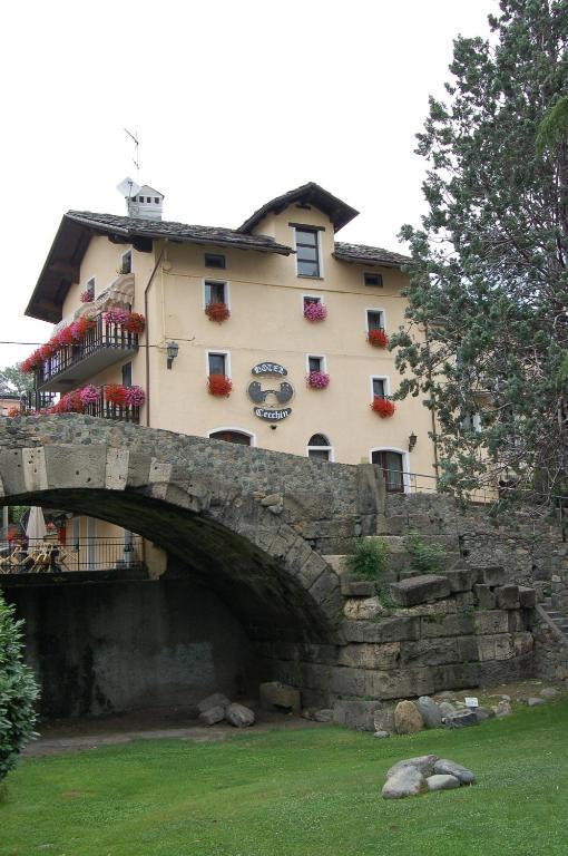 Hotel Cecchin Aosta Exteriör bild