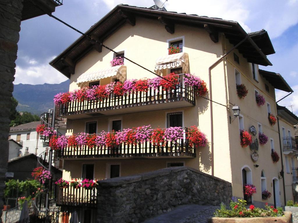 Hotel Cecchin Aosta Exteriör bild