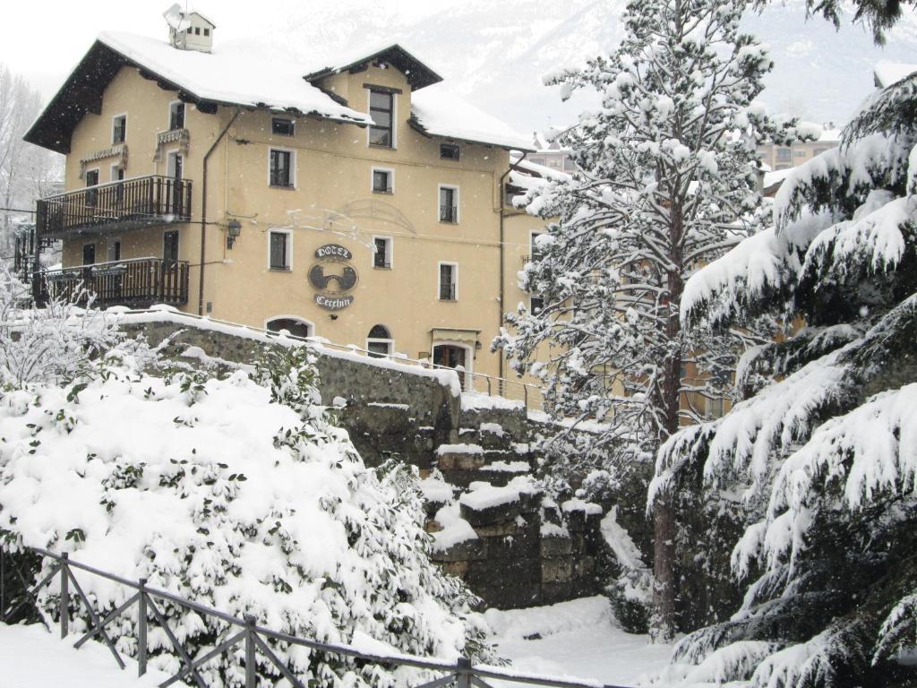 Hotel Cecchin Aosta Exteriör bild