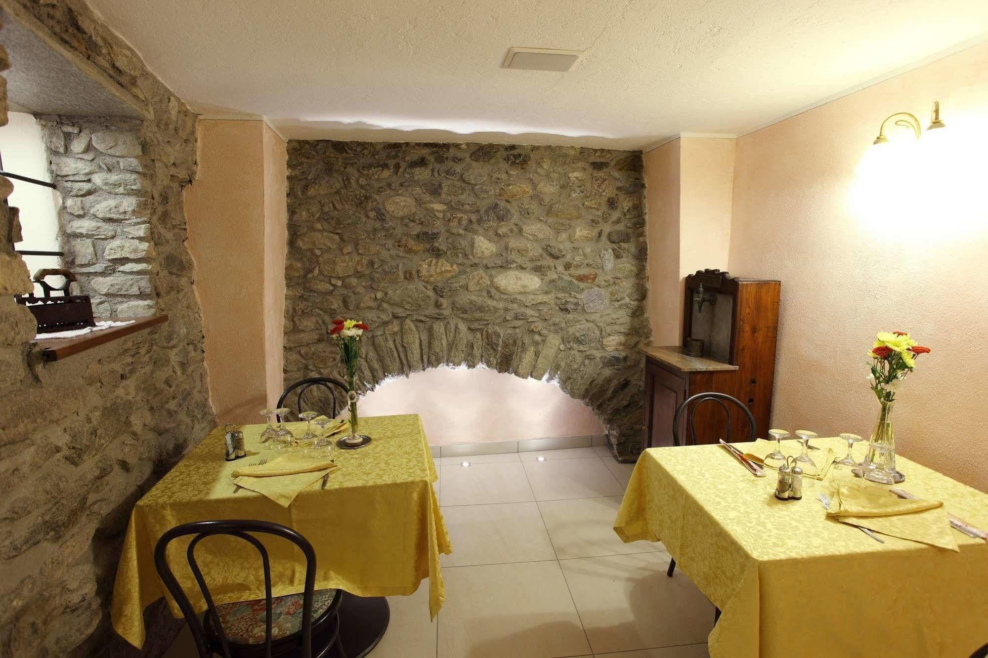 Hotel Cecchin Aosta Exteriör bild