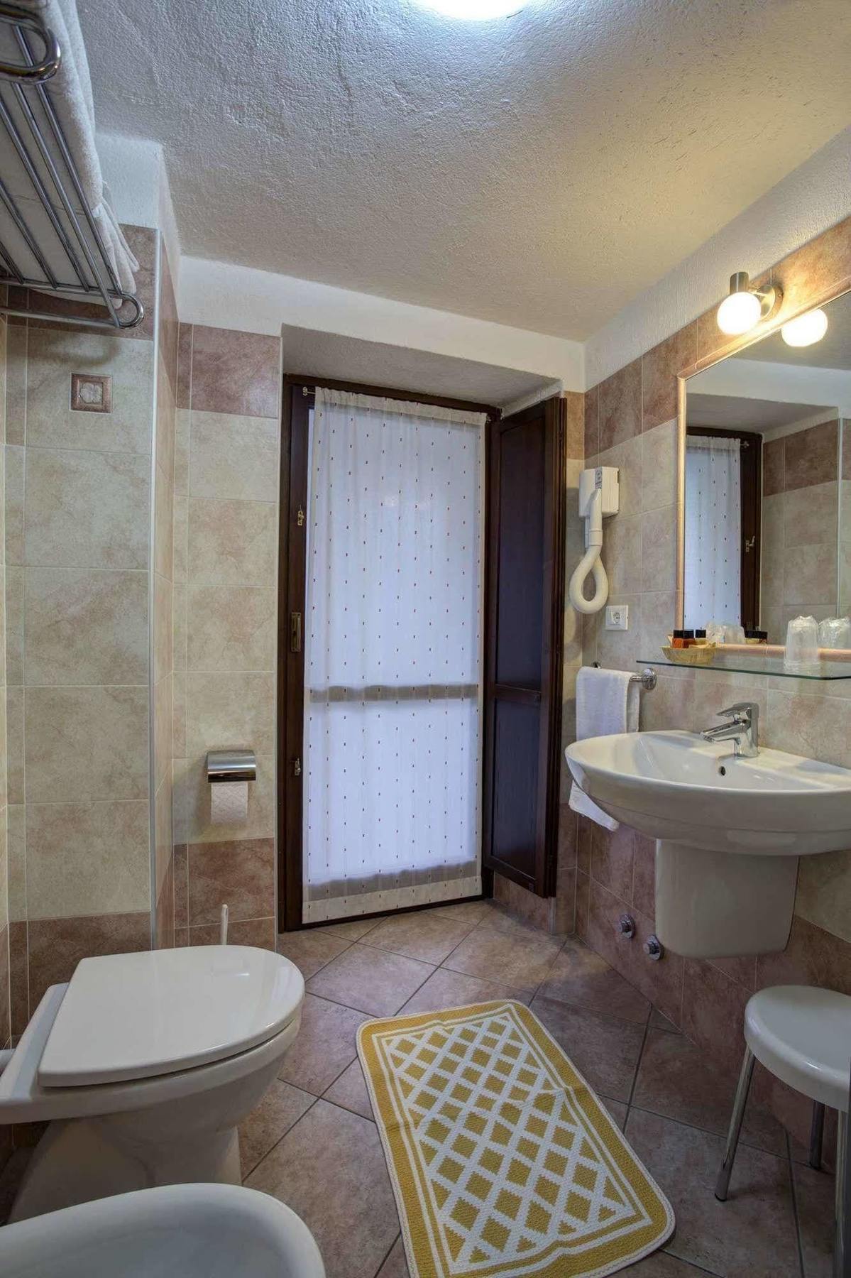 Hotel Cecchin Aosta Exteriör bild