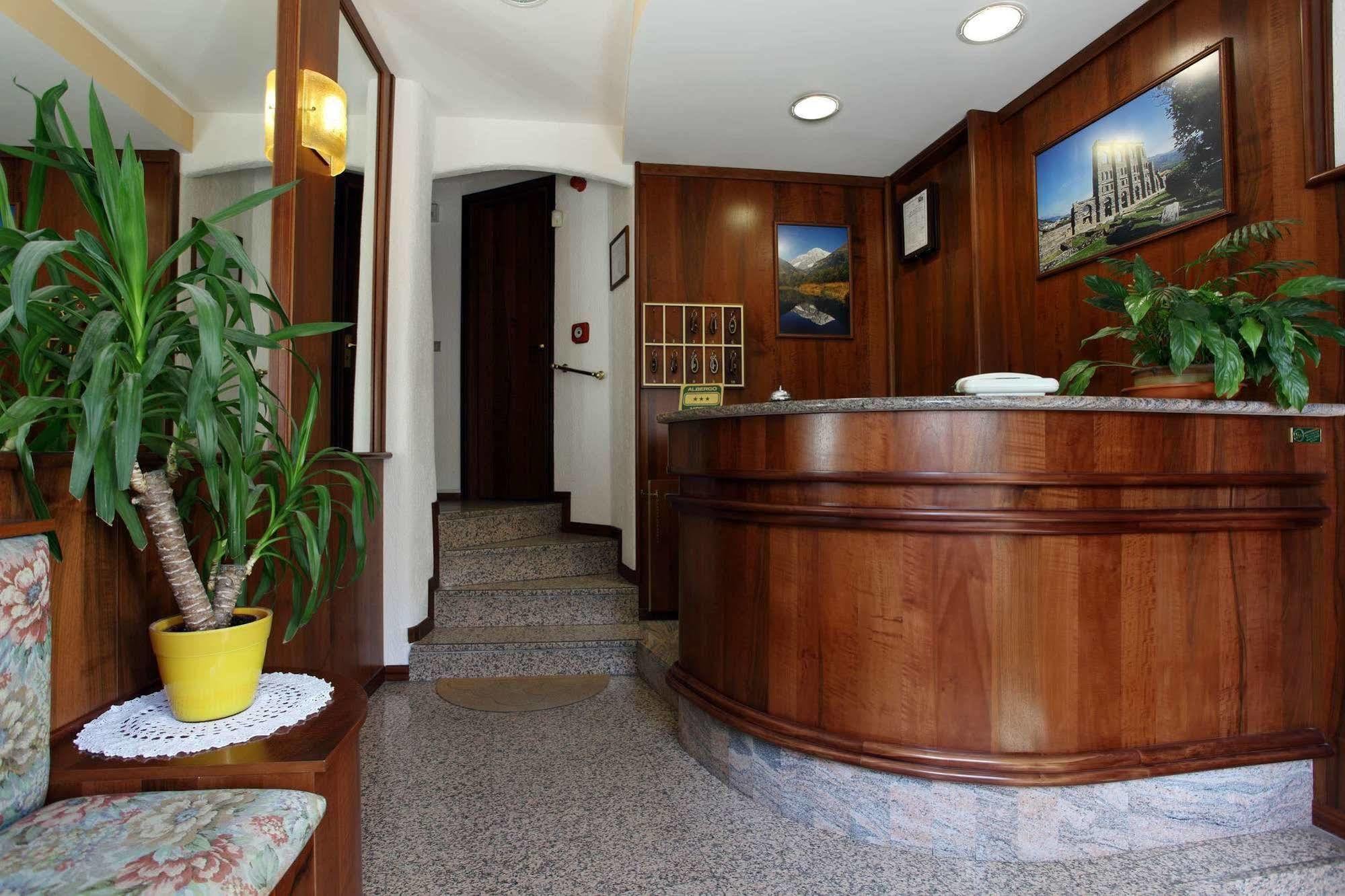 Hotel Cecchin Aosta Exteriör bild