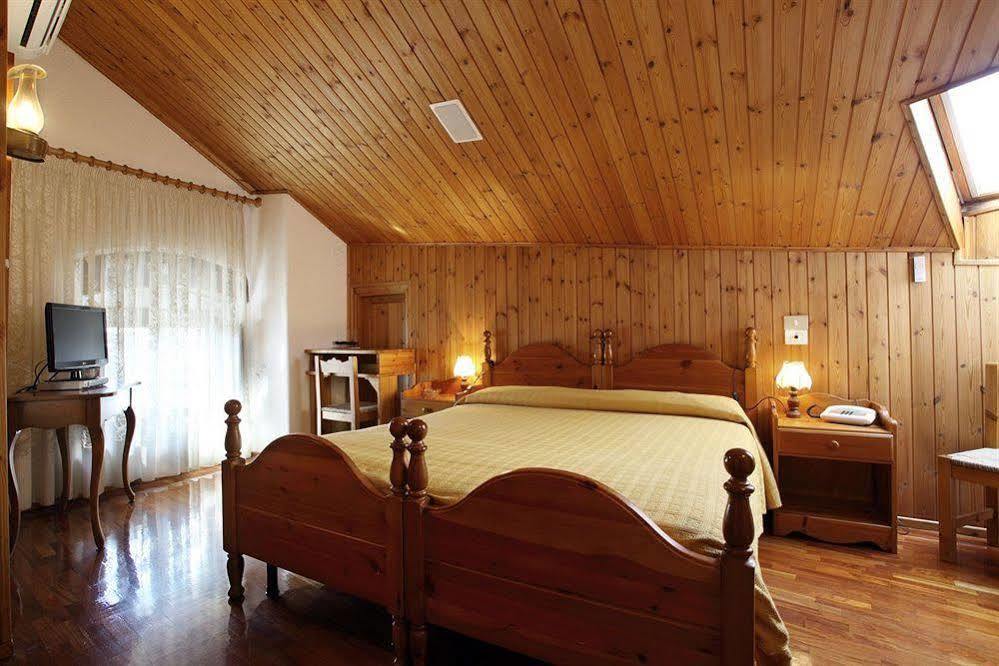 Hotel Cecchin Aosta Exteriör bild